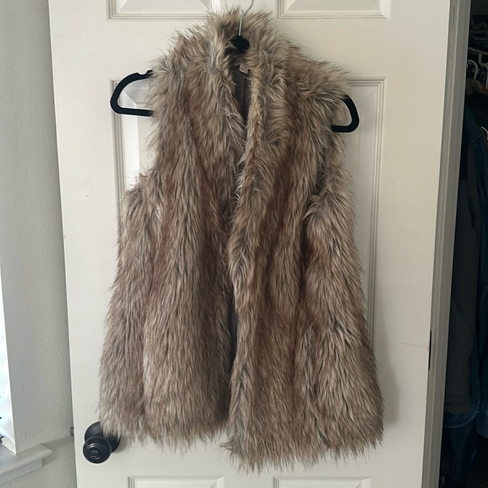 Fake fur vest